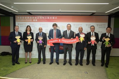 李錦記家族代表與哈佛大學代表共慶簽約儀式(左至右: Michael Voligny, Laura Kubzansky, "Vish" Viswanath, David Hunter, 李惠森,李惠民,李惠中,李惠雄) 李錦記家族代表與哈佛大學代表共慶簽約儀式(左至右: Michael Voligny, Laura Kubzansky, "Vish" Viswanath, David Hunter, 李惠森,李惠民,李惠中,李惠雄)